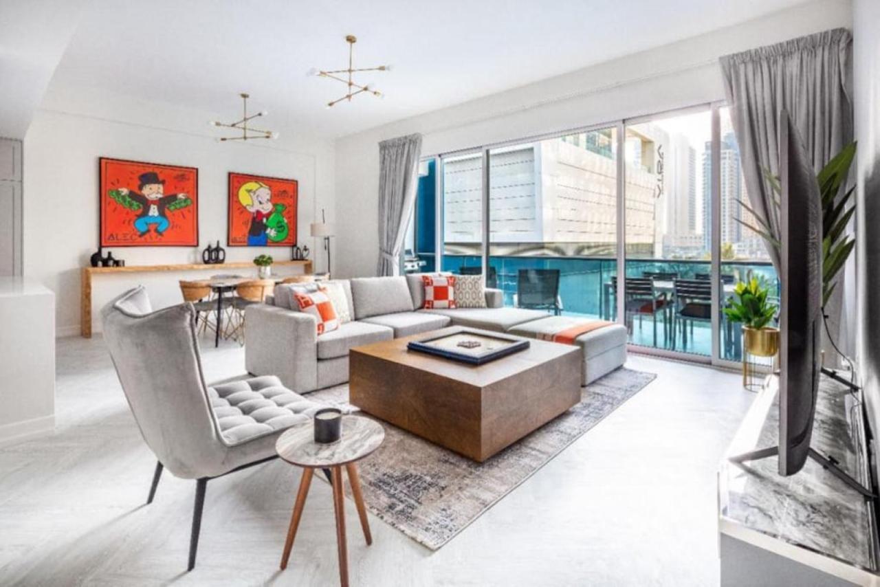 Azure, Marina - Majestic Two Bedroom Dubai
