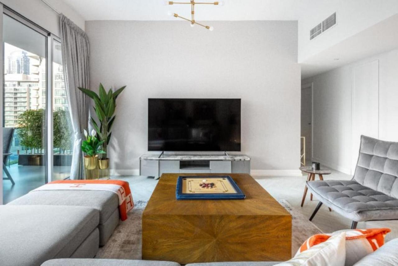 Azure, Marina - Majestic Two Bedroom Apartment