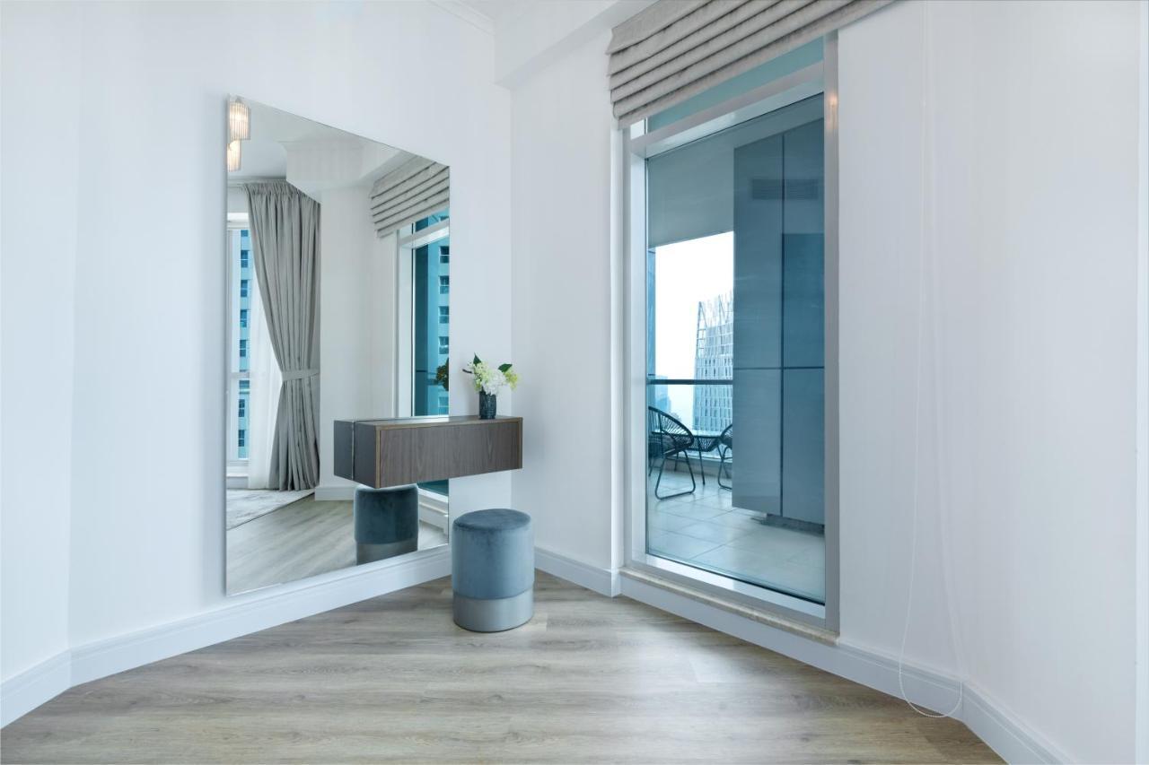Apartamento Maison Privee - High-floor Trendy With Marina, Palm & Ocean Vws Dubái