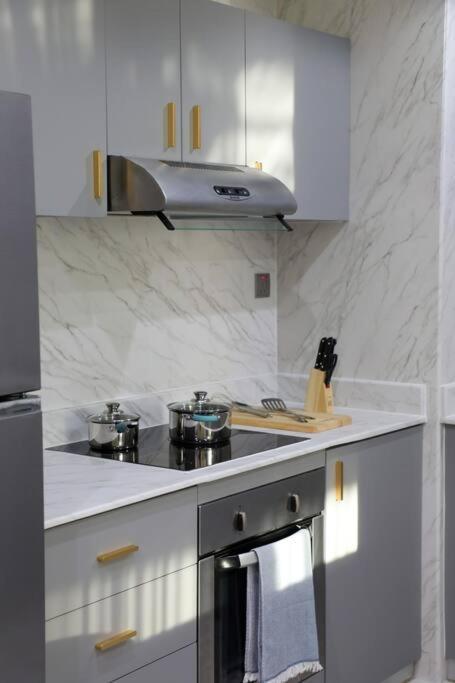 Lägenhet Deal!!! Brand New 1 Bed In The Heart Of Marina