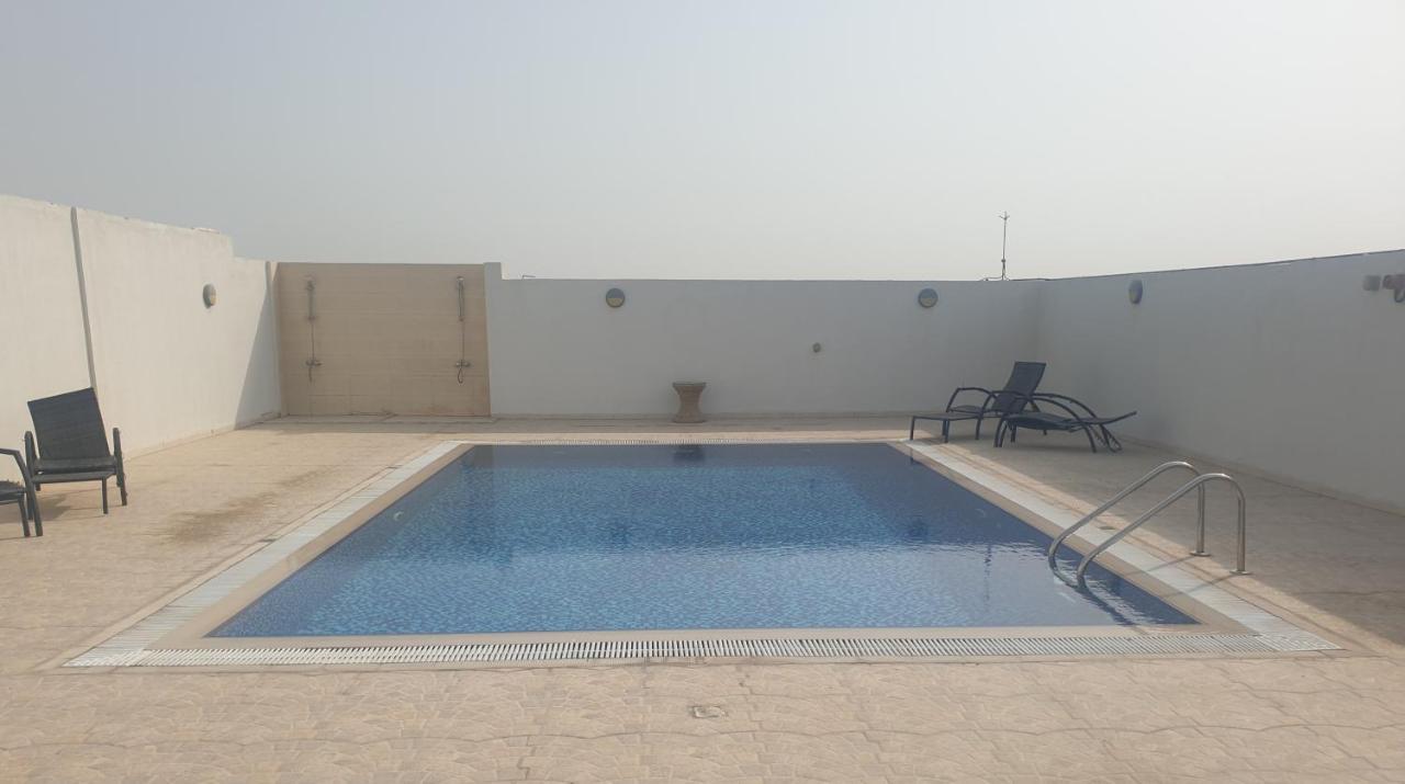 Apartamento 1-bedroom Unit With Pool In Land Complex Al Ain Road Dubái