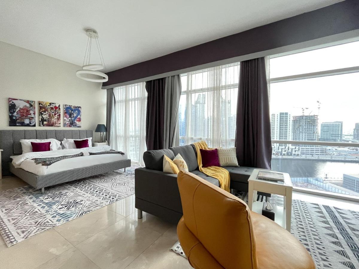 Super Spacious In The Heart Of Business - Very Rare