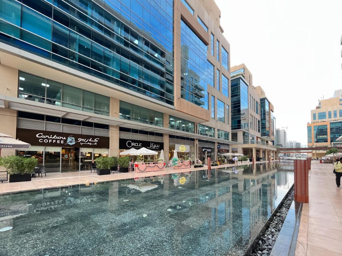 Super Spacious In The Heart Of Business - Very Rare Dubai