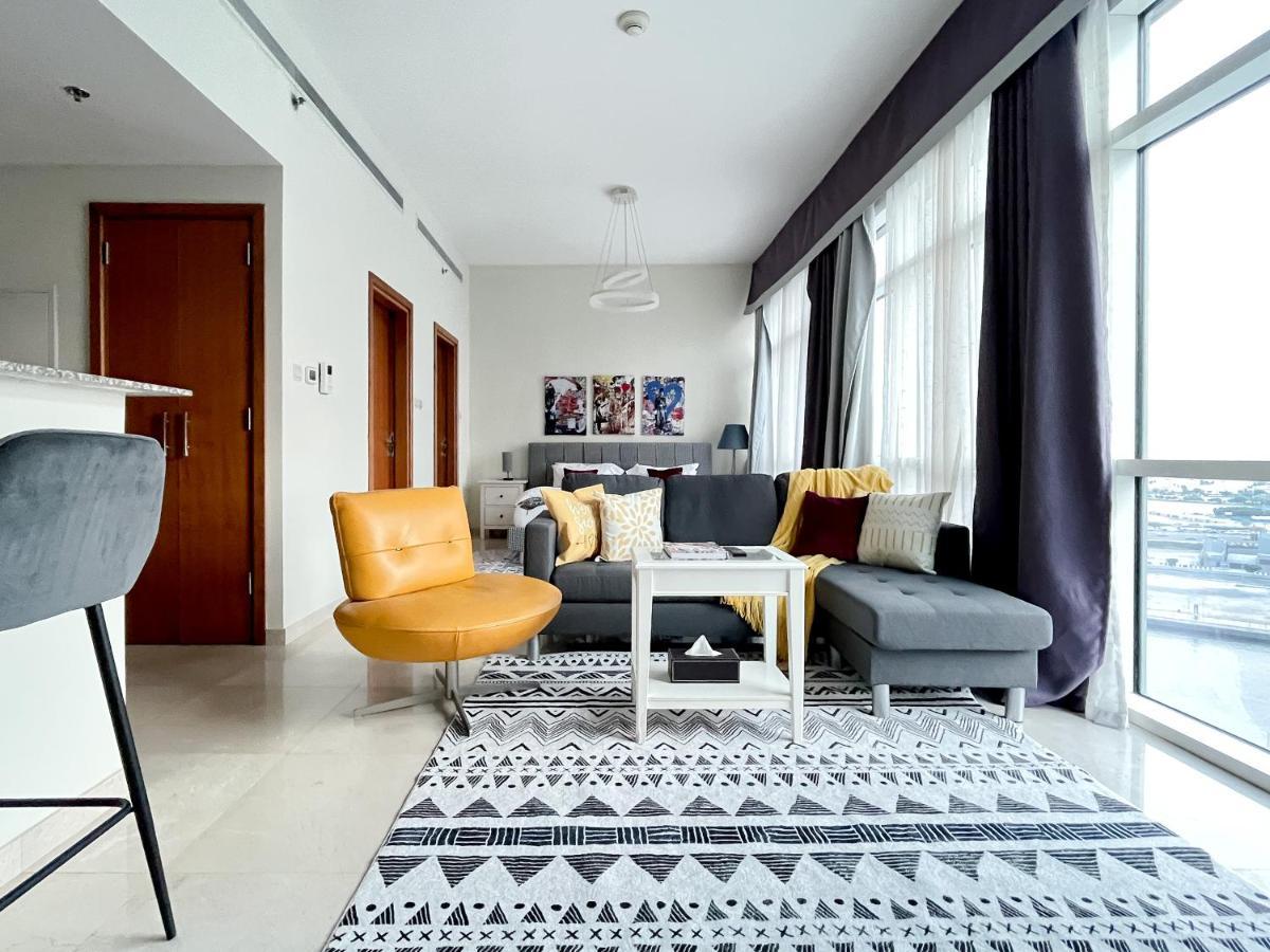Apartment Super Spacious In The Heart Of Business - Very Rare