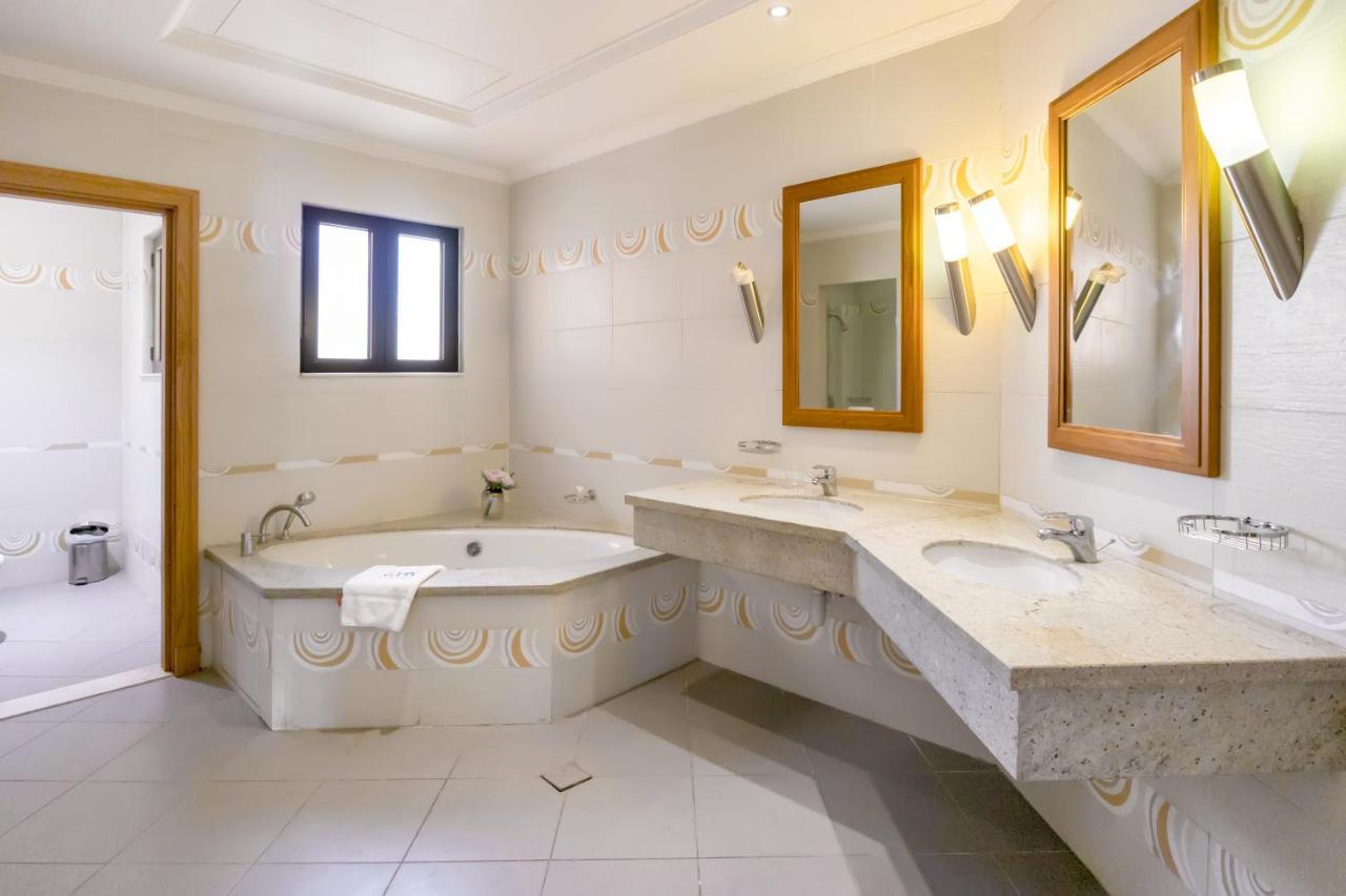 Pousada Fam Living - Palm Jumeirah - With Private Pool Dubai