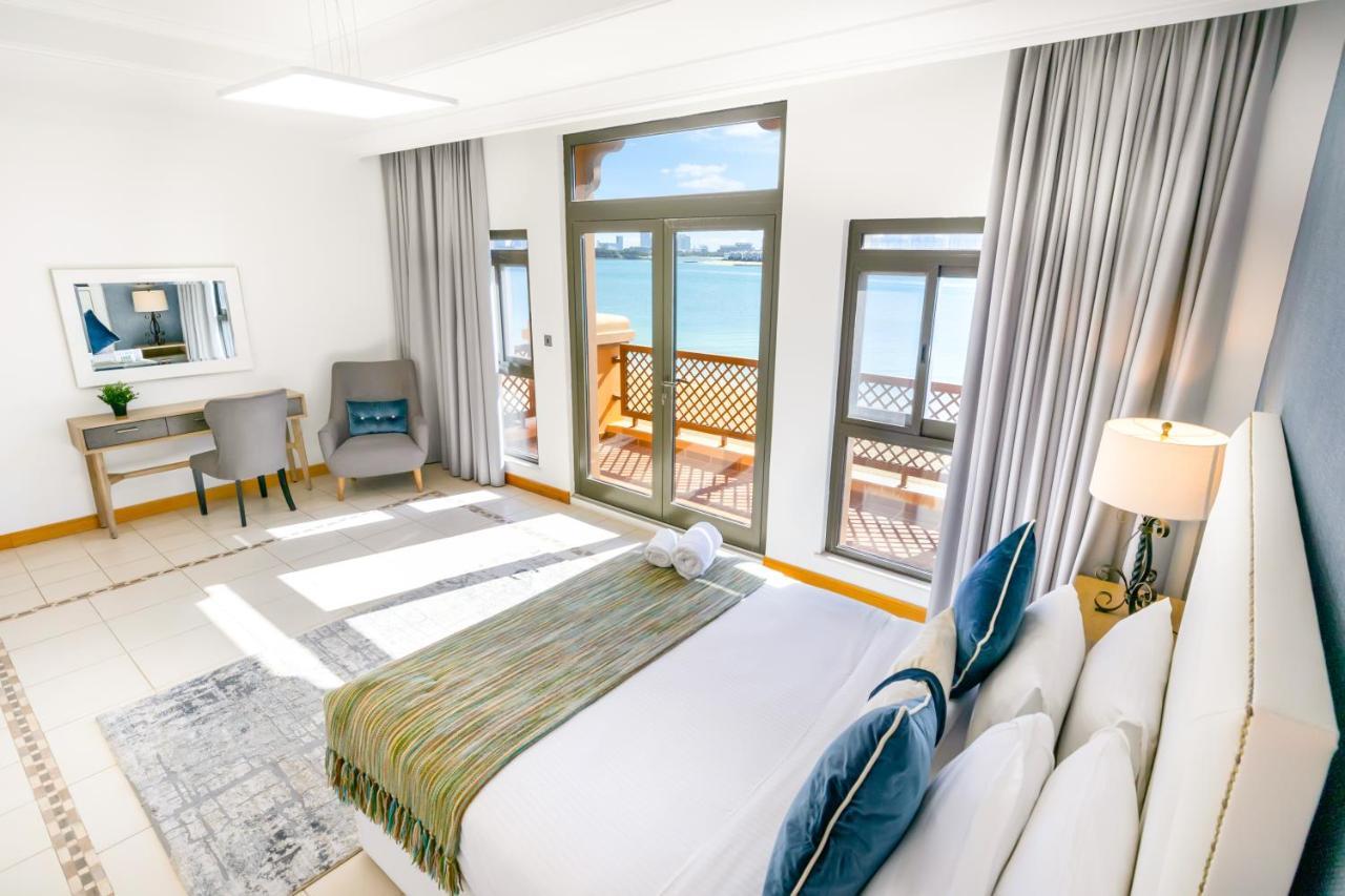 Fam Living - Palm Jumeirah - With Private Pool Pousada Dubai
