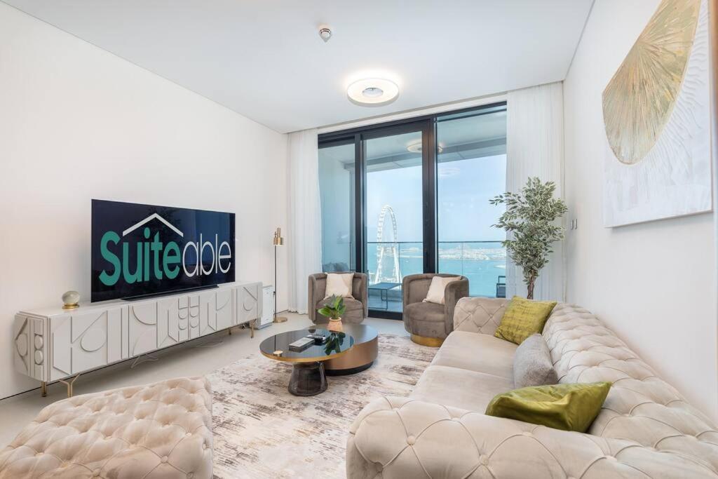 Suiteable Homes - Sensational 3 Bedroom With Mesmerizing Seaview *