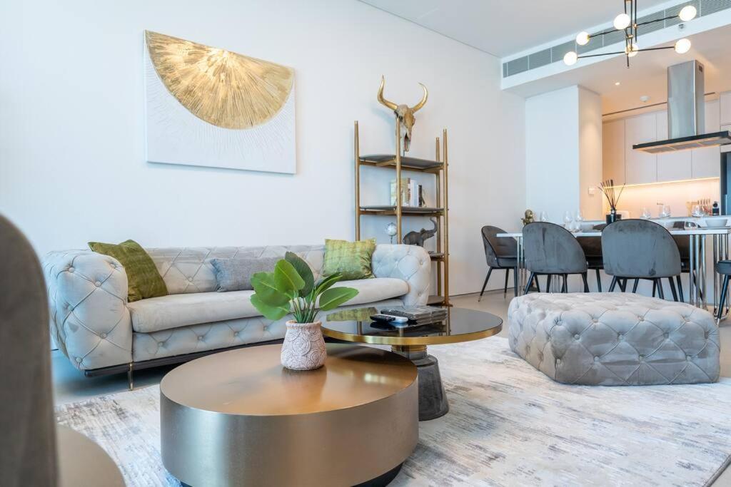 Suiteable Homes - Sensational 3 Bedroom With Mesmerizing Seaview
