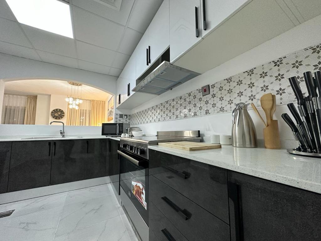 Ultimatestay - Luxurious 4br In Jumeirah Towers Close To Jbr Dubai
