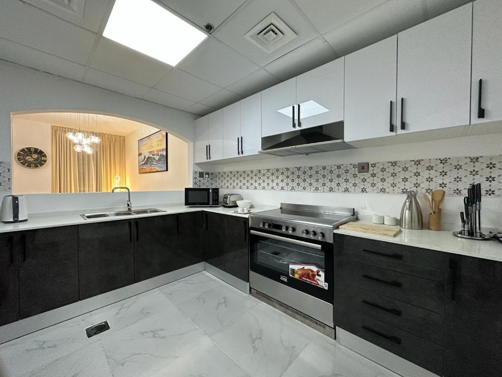 Lägenhet Ultimatestay - Luxurious 4br In Jumeirah Towers Close To Jbr