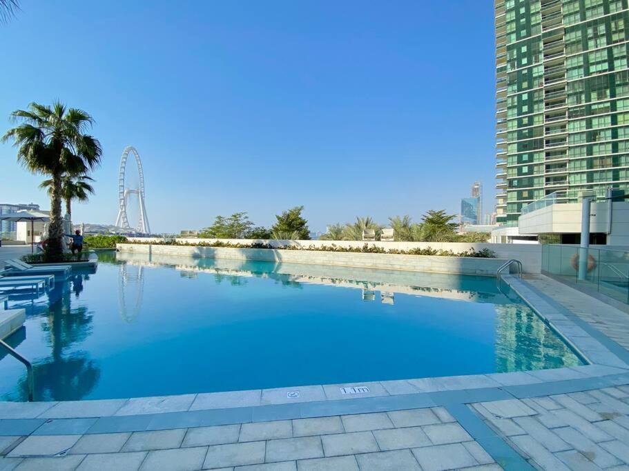 Suiteable Homes - Sensational 3 Bedroom With Mesmerizing Seaview