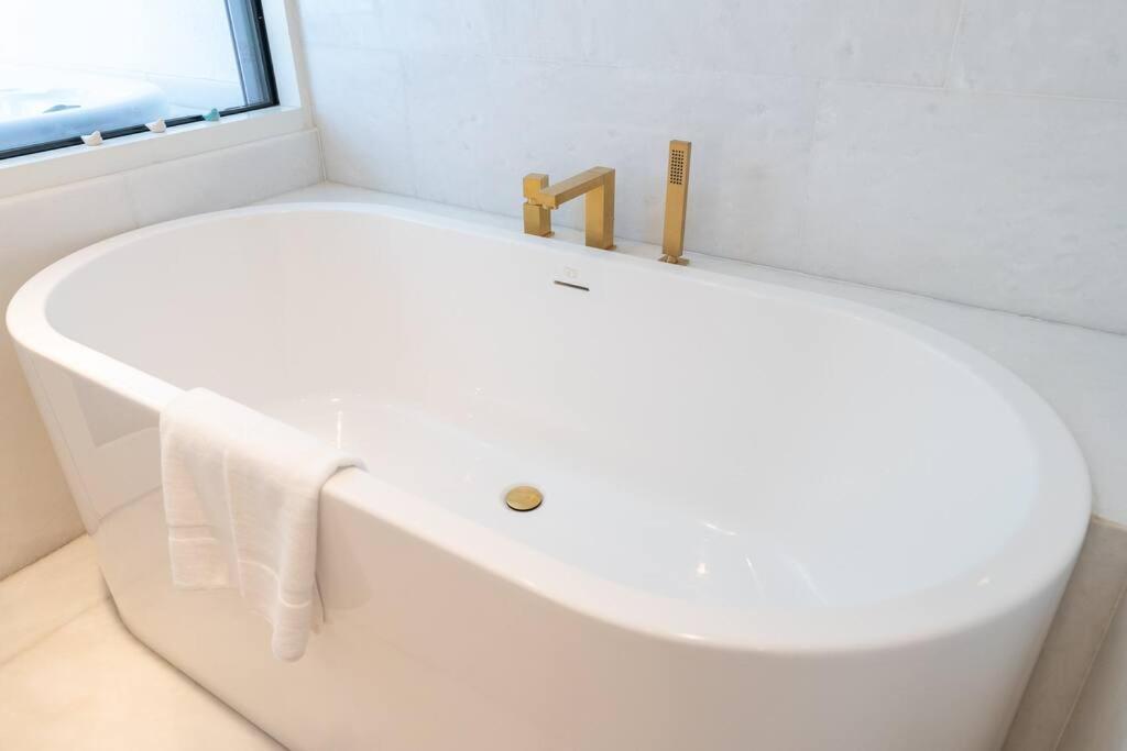 Experience The Luxe Life In The Palm!