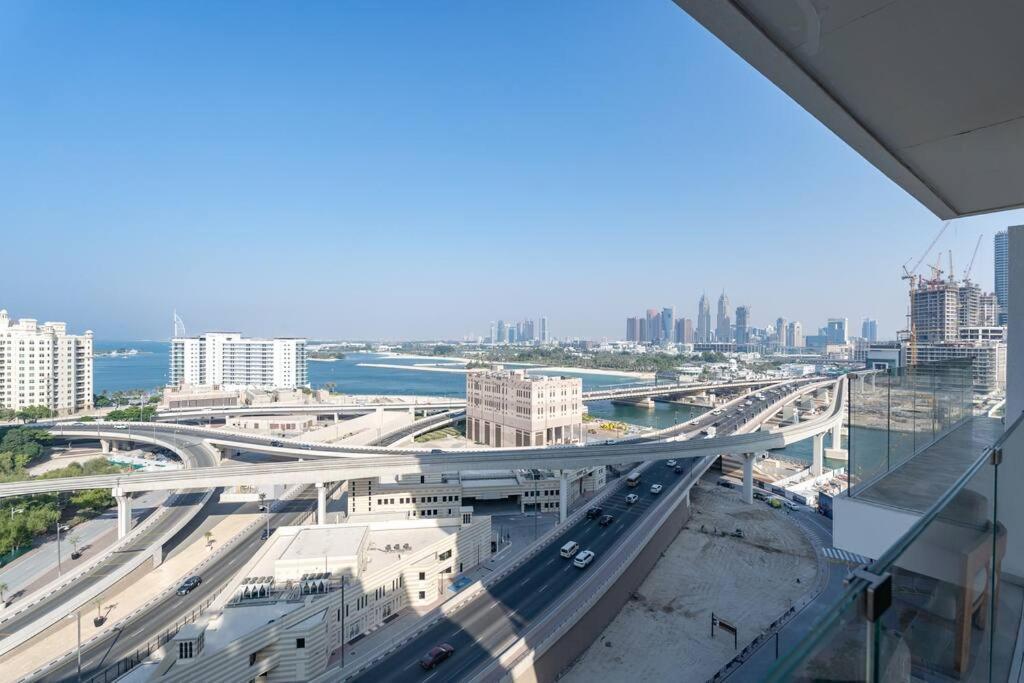 Experience The Luxe Life In The Palm! Apartment Dubai