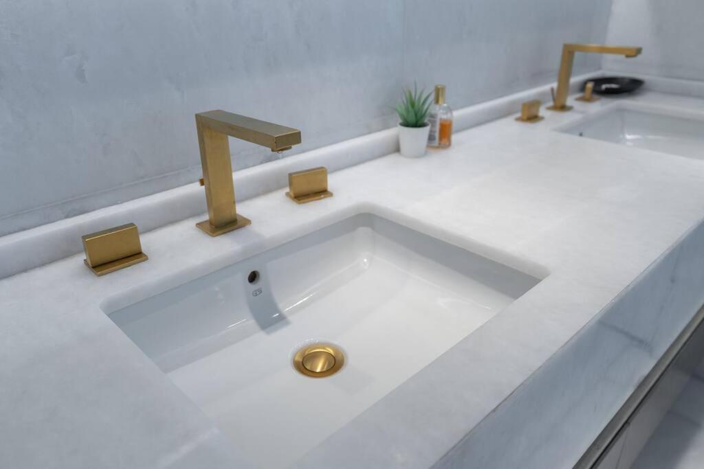 Experience The Luxe Life In The Palm! Apartment Dubai