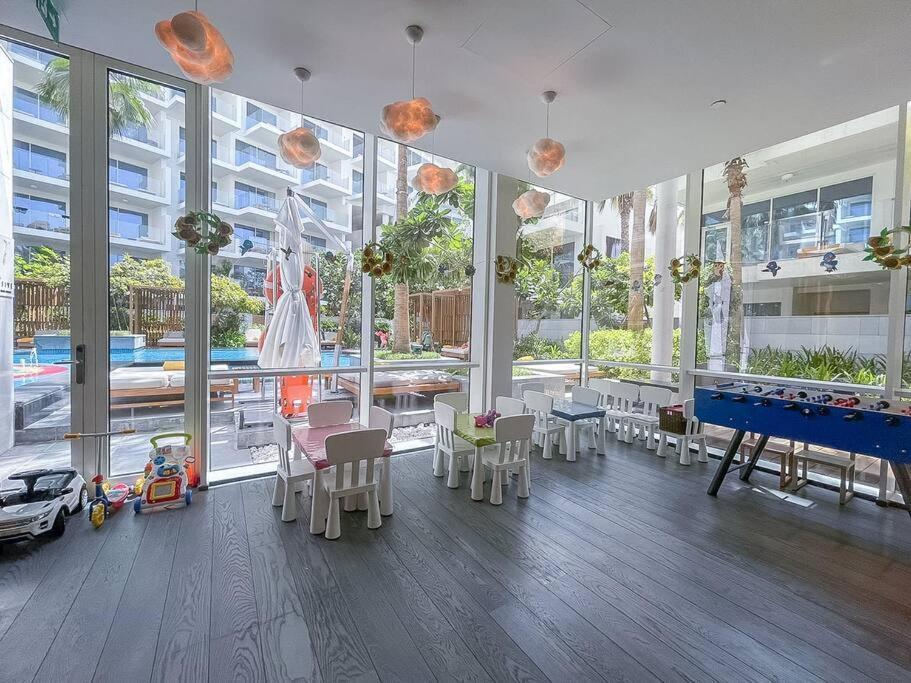 Experience The Luxe Life In The Palm! *