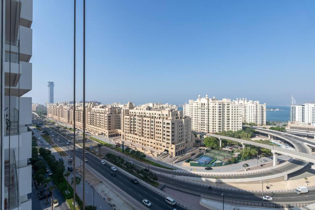 Experience The Luxe Life In The Palm! * Dubai