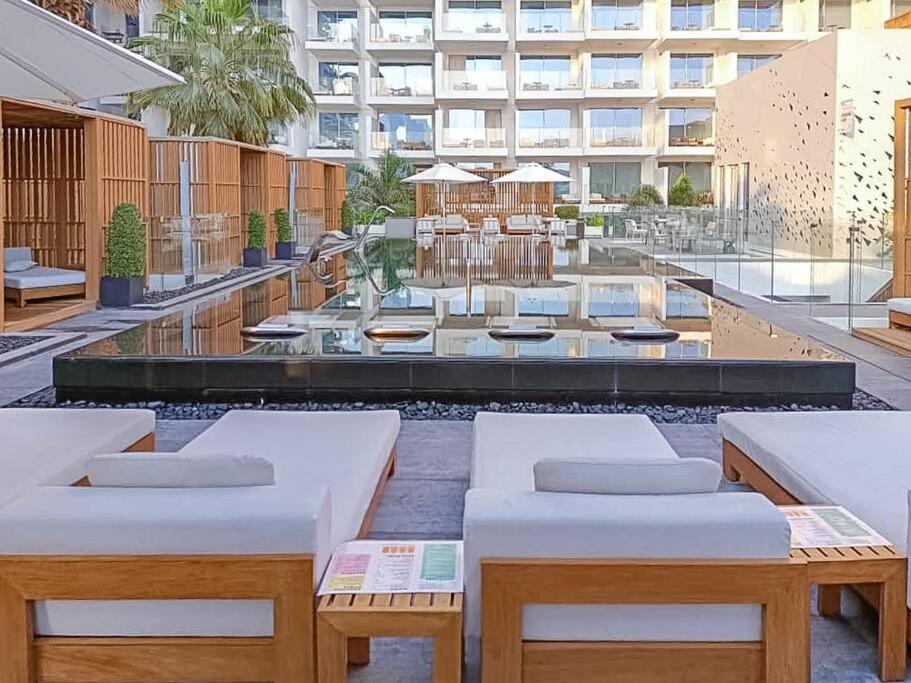 Experience The Luxe Life In The Palm! *