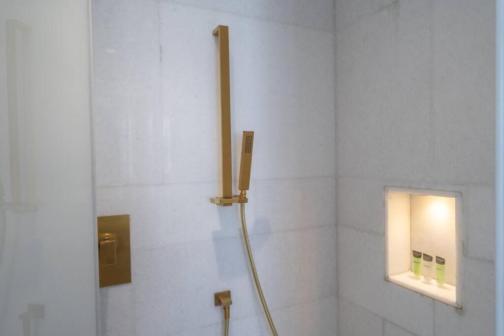 Apartment Experience The Luxe Life In The Palm!