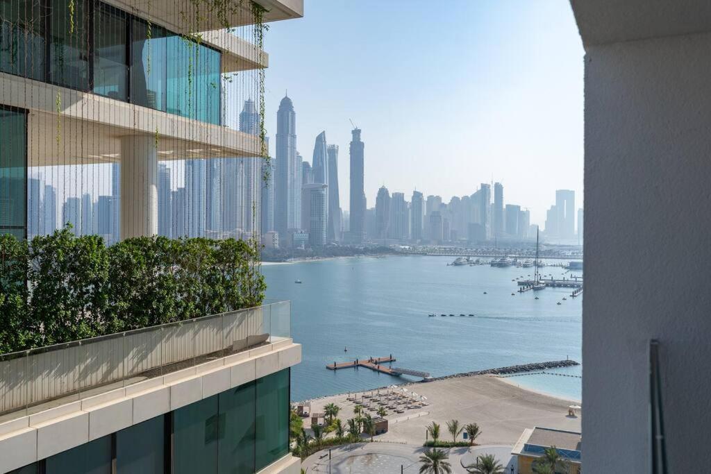 Experience The Luxe Life In The Palm! *