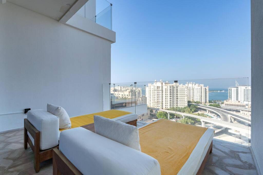 Experience The Luxe Life In The Palm! *