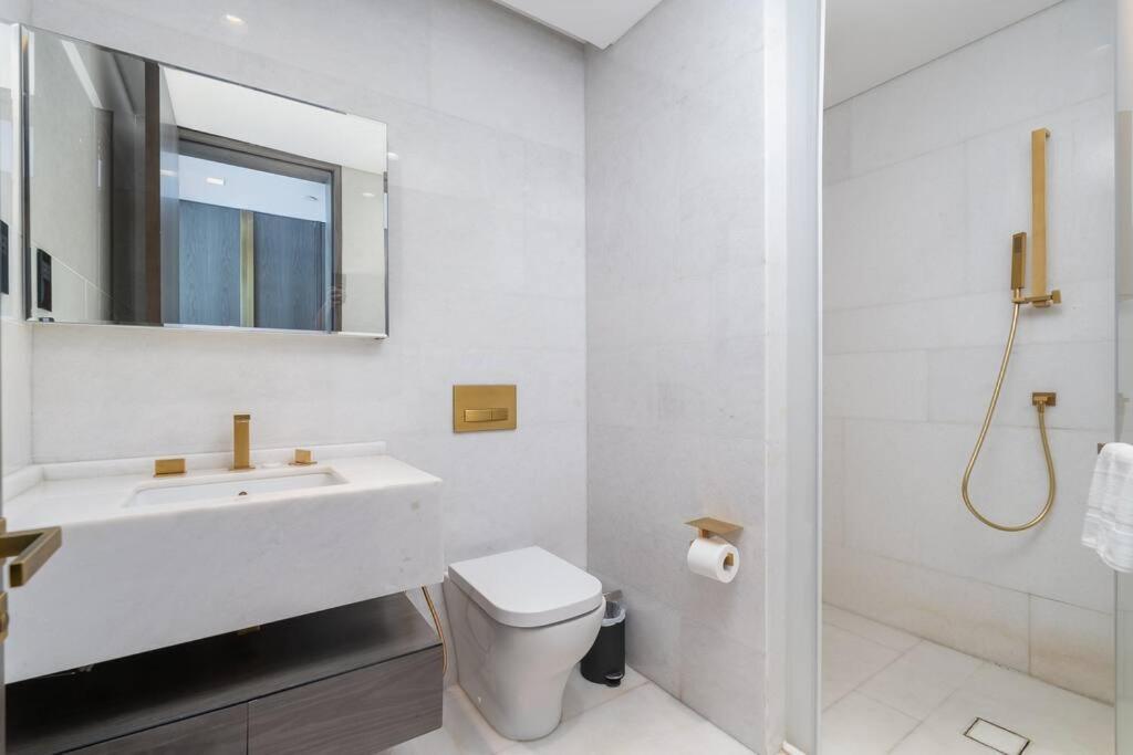 Experience The Luxe Life In The Palm!