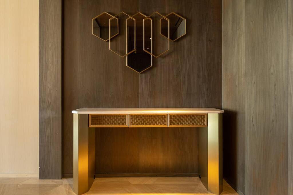 Experience The Luxe Life In The Palm! Apartment *