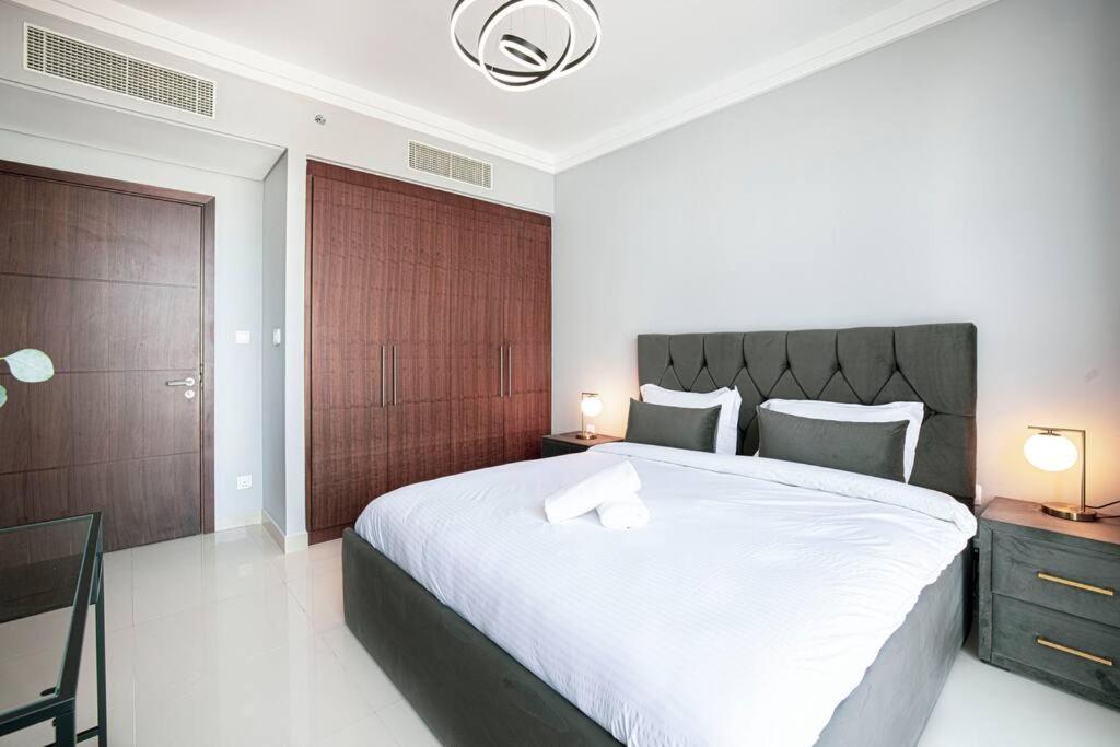 Magnificent Brand New Lux 3br Burj & Fountain View Dubái