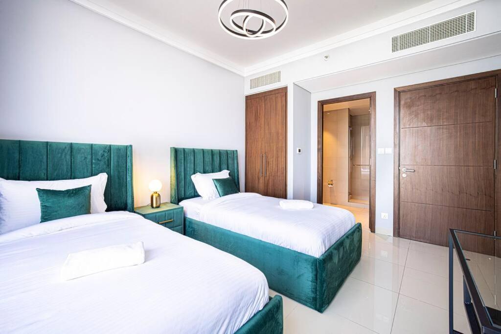 Magnificent Brand New Lux 3br Burj & Fountain View Dubái