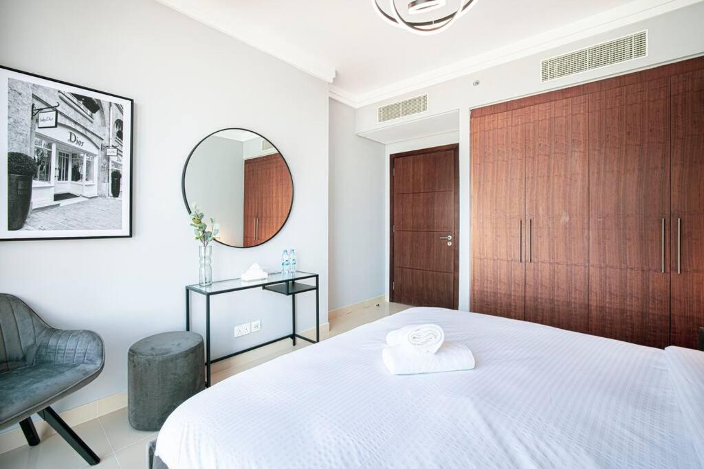 Magnificent Brand New Lux 3br Burj & Fountain View Apartamento