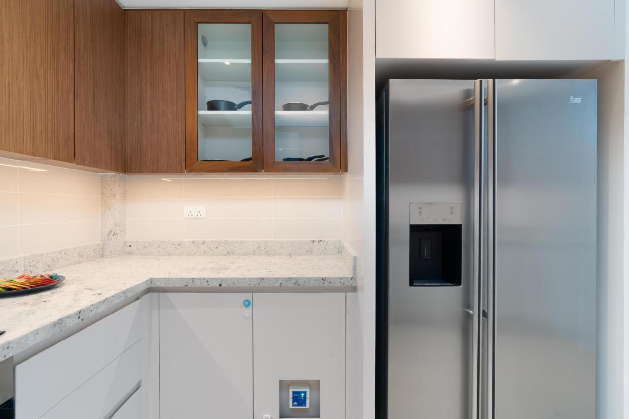 Downtown / Great Location / 2bdr / 2 Balconies / 10 Min Walk From Mall Apartment