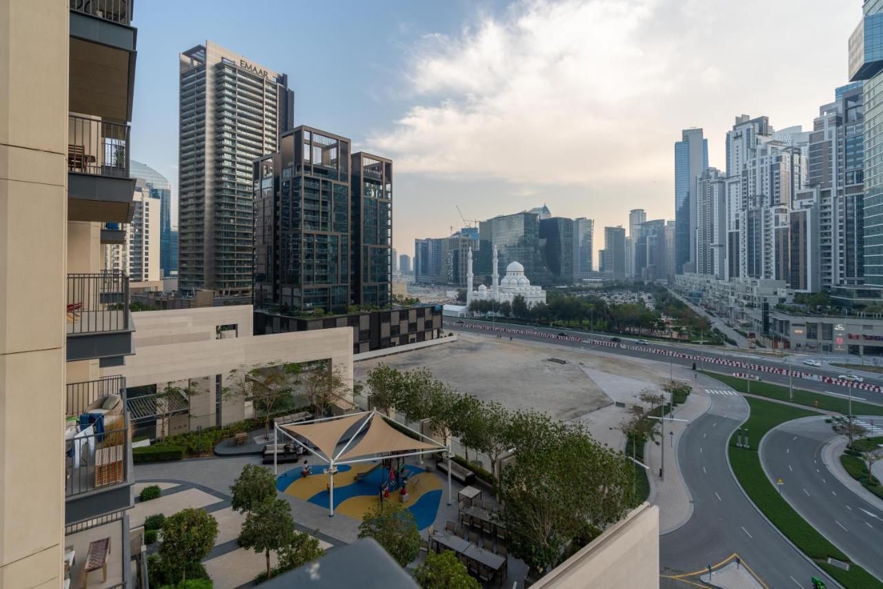 Downtown / Great Location / 2bdr / 2 Balconies / 10 Min Walk From Mall Dubai
