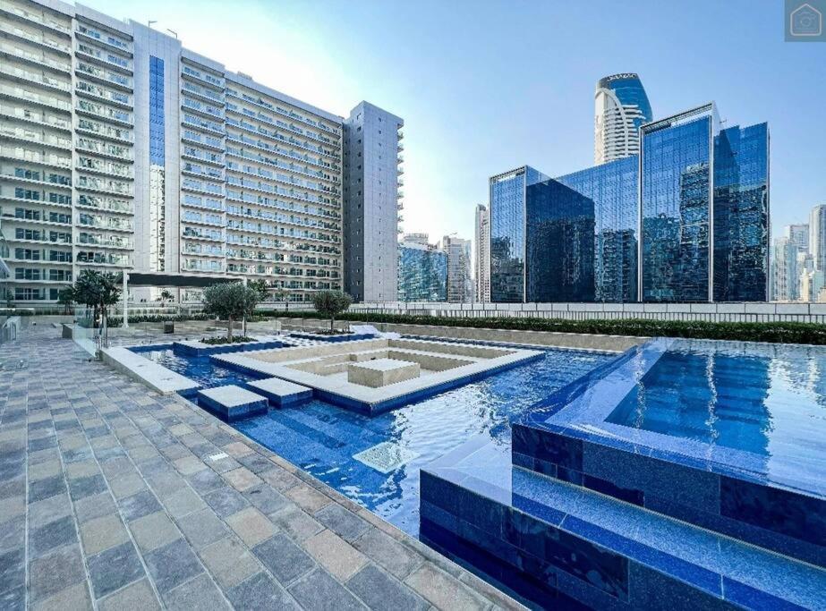 Turquoise - Downtown 1 Bedroom Business Bay - Canal View * Dubai