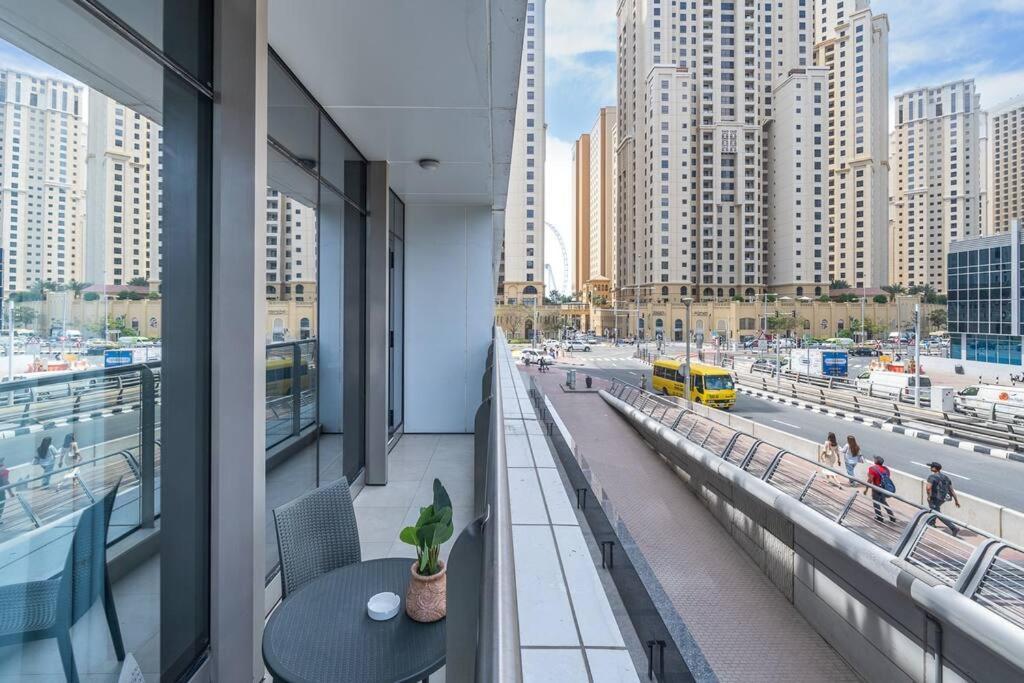 Appartement Colorful Geometric In Marina Dubai