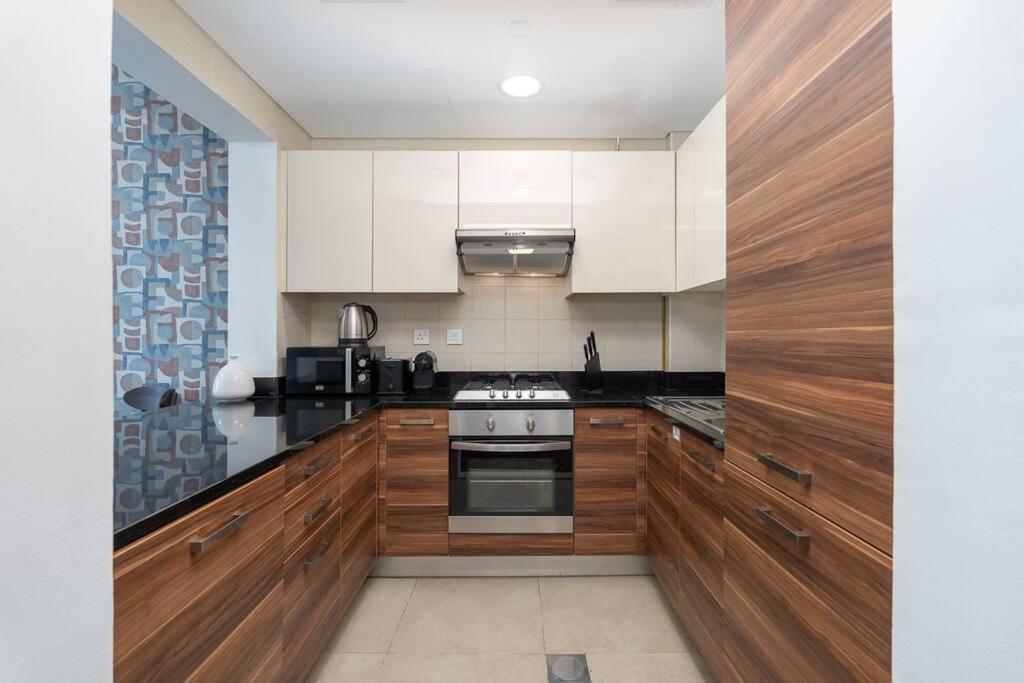 Colorful Geometric In Marina Appartement Dubai