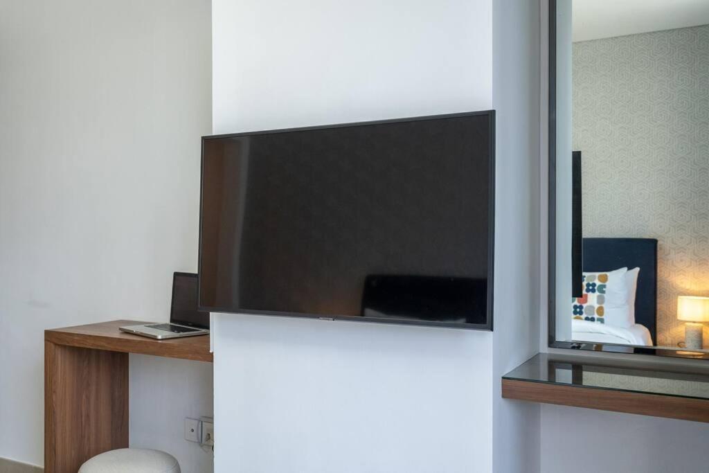 Appartement Colorful Geometric In Marina Dubai