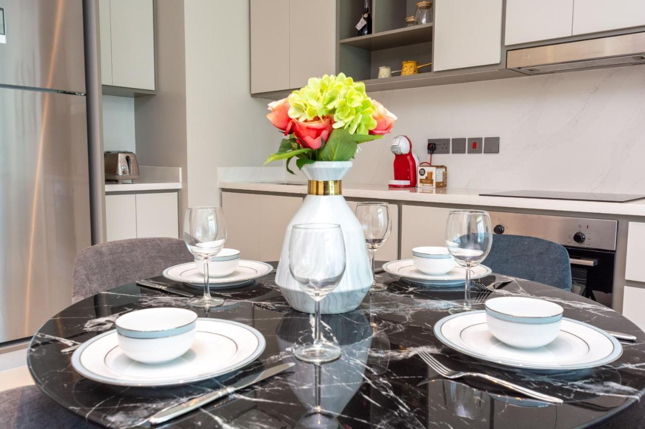 Vayk - Stunning Two Bedroom With Private Access