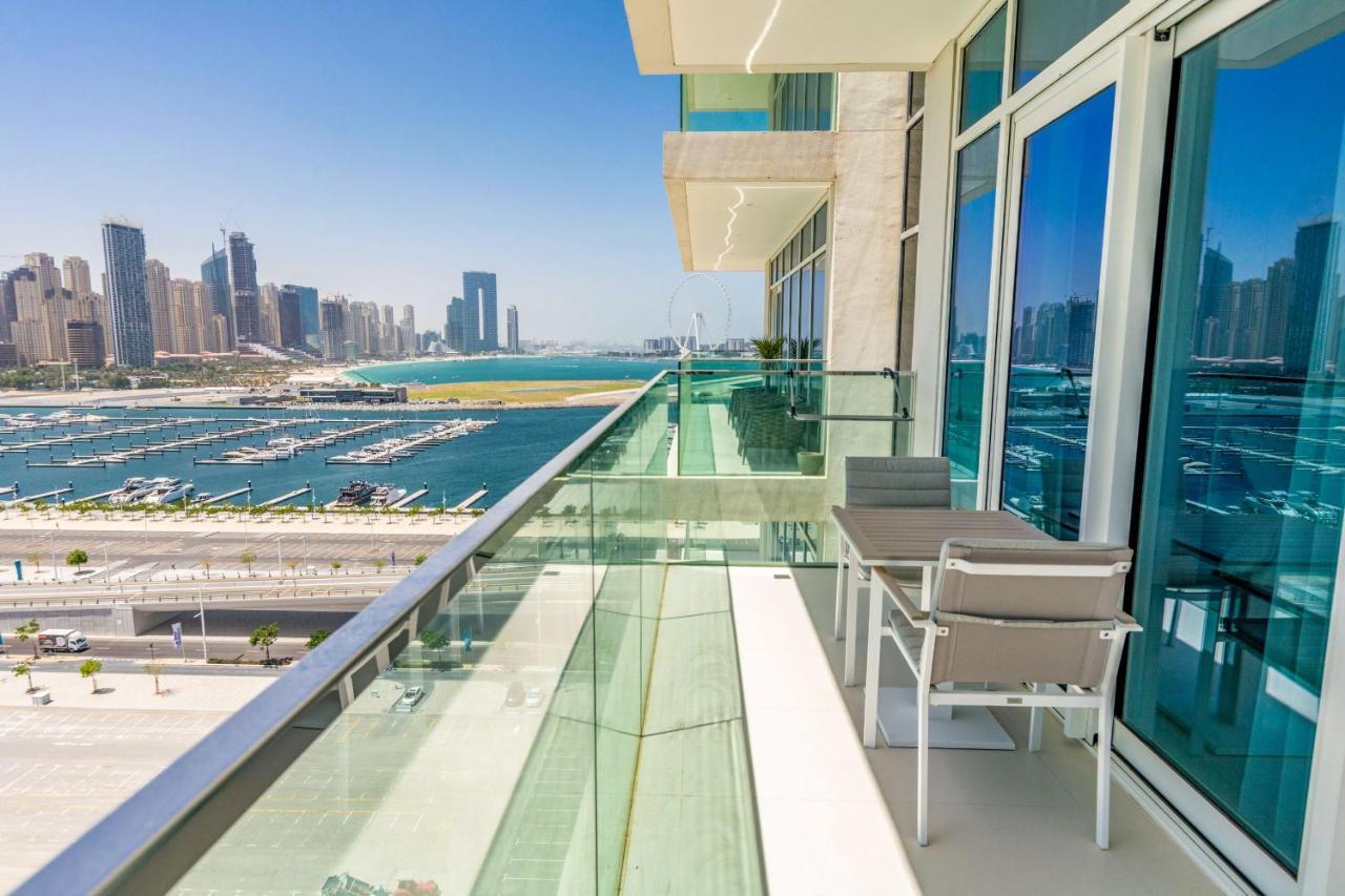Vayk - Stunning Two Bedroom With Private Access *