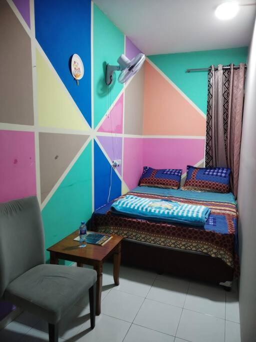 Apartment Sharaf Dg Metro Unisex Partition Private -40-02 *