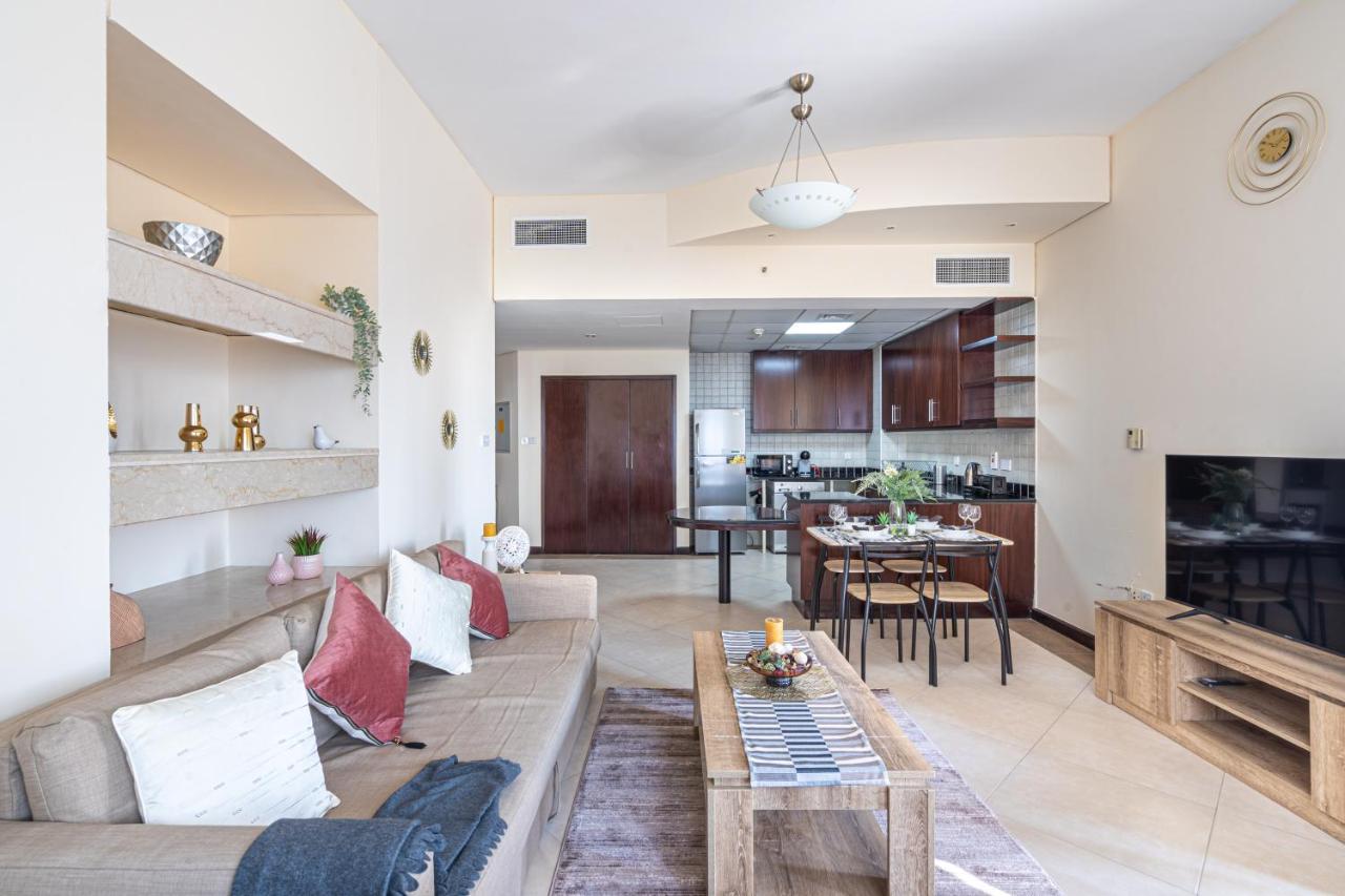 Higuests - Cheerful With Stunning Views In Port Saeed Appartement