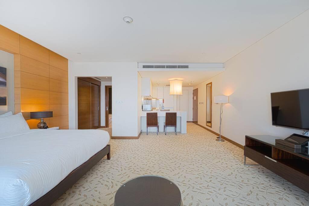 Opulent Studio At The Address Mall