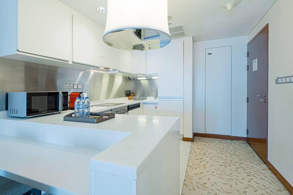 Opulent Studio At The Address Mall *