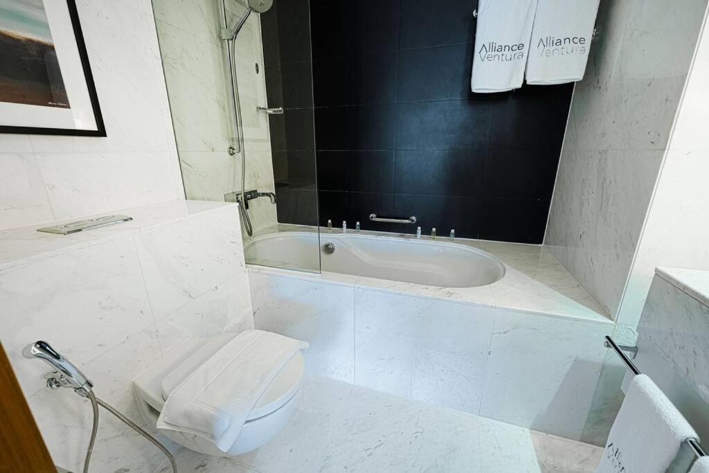 Opulent Studio At The Address Mall