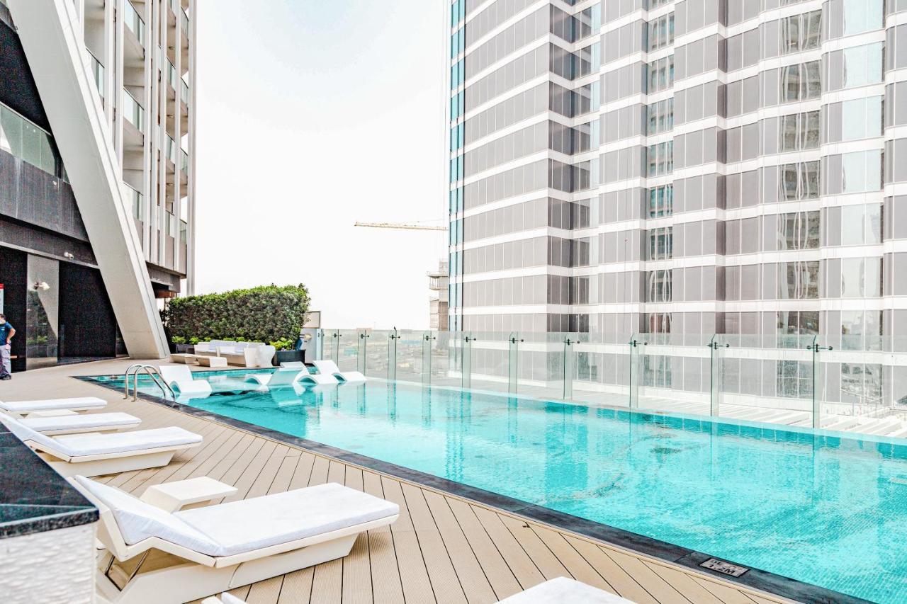 Waves Homes - Chic With Balcony Overlooking Views *