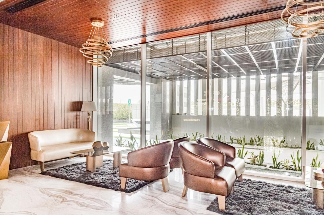 Waves Homes - Chic With Balcony Overlooking Views