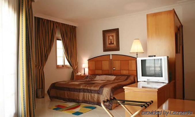 Dolphin Hotel de apartamente Dubai
