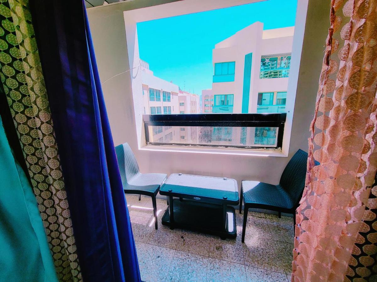 Vacation Near Adcb Metro & Sharaf Dg Metro Stations Vandrarhem *
