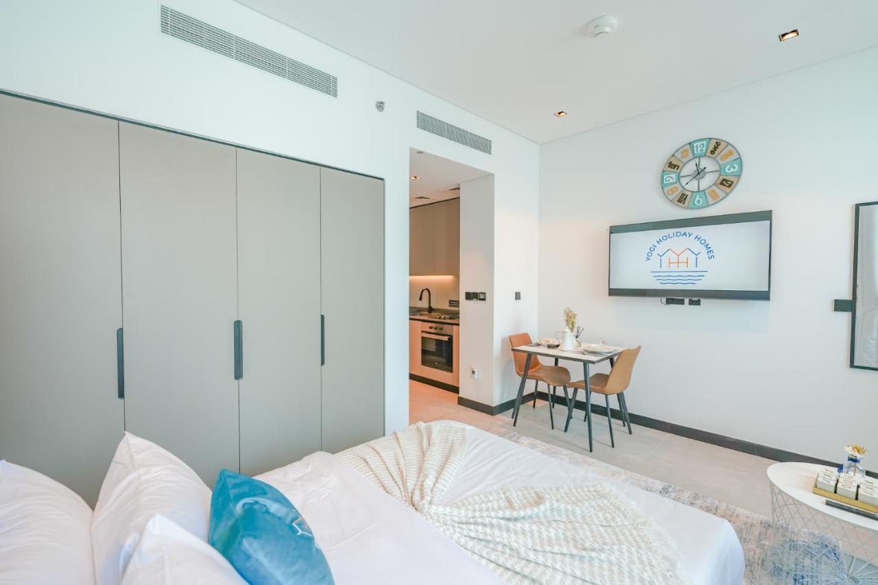 Stylish Loft With Balcony Overlooking Views Dubai