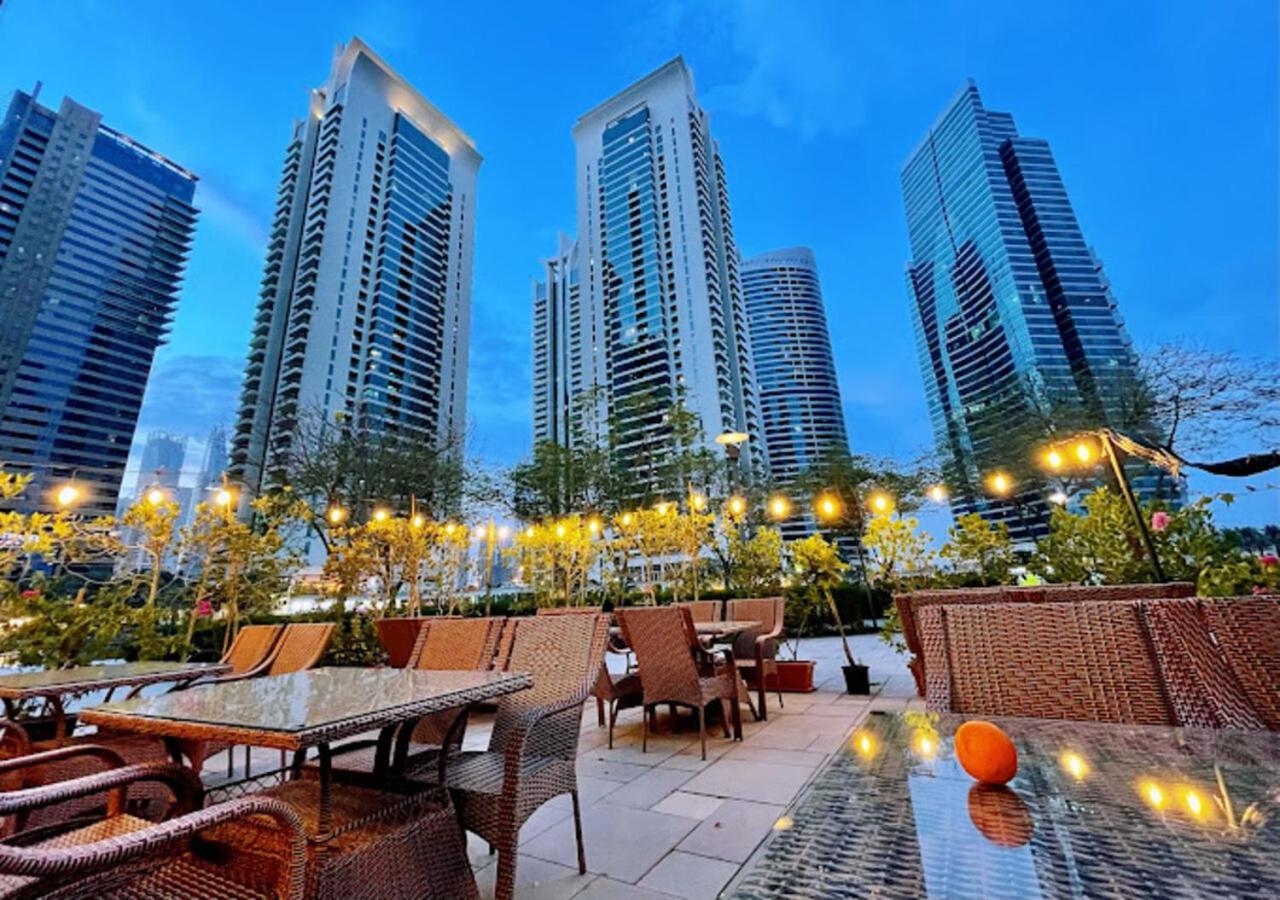 Apartment Cosmos Living Spacious With Balcony Gcv1