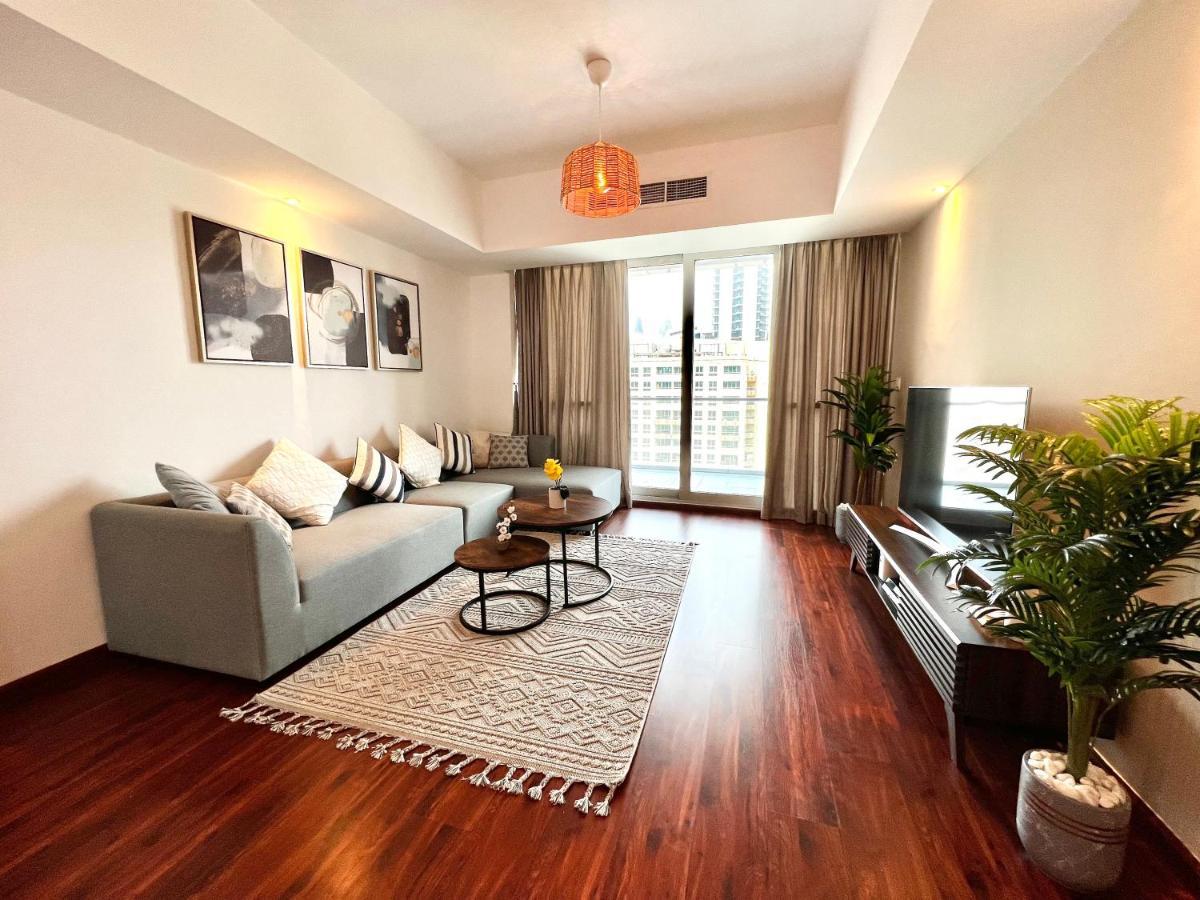 Apartemen The Waves 241 Marina