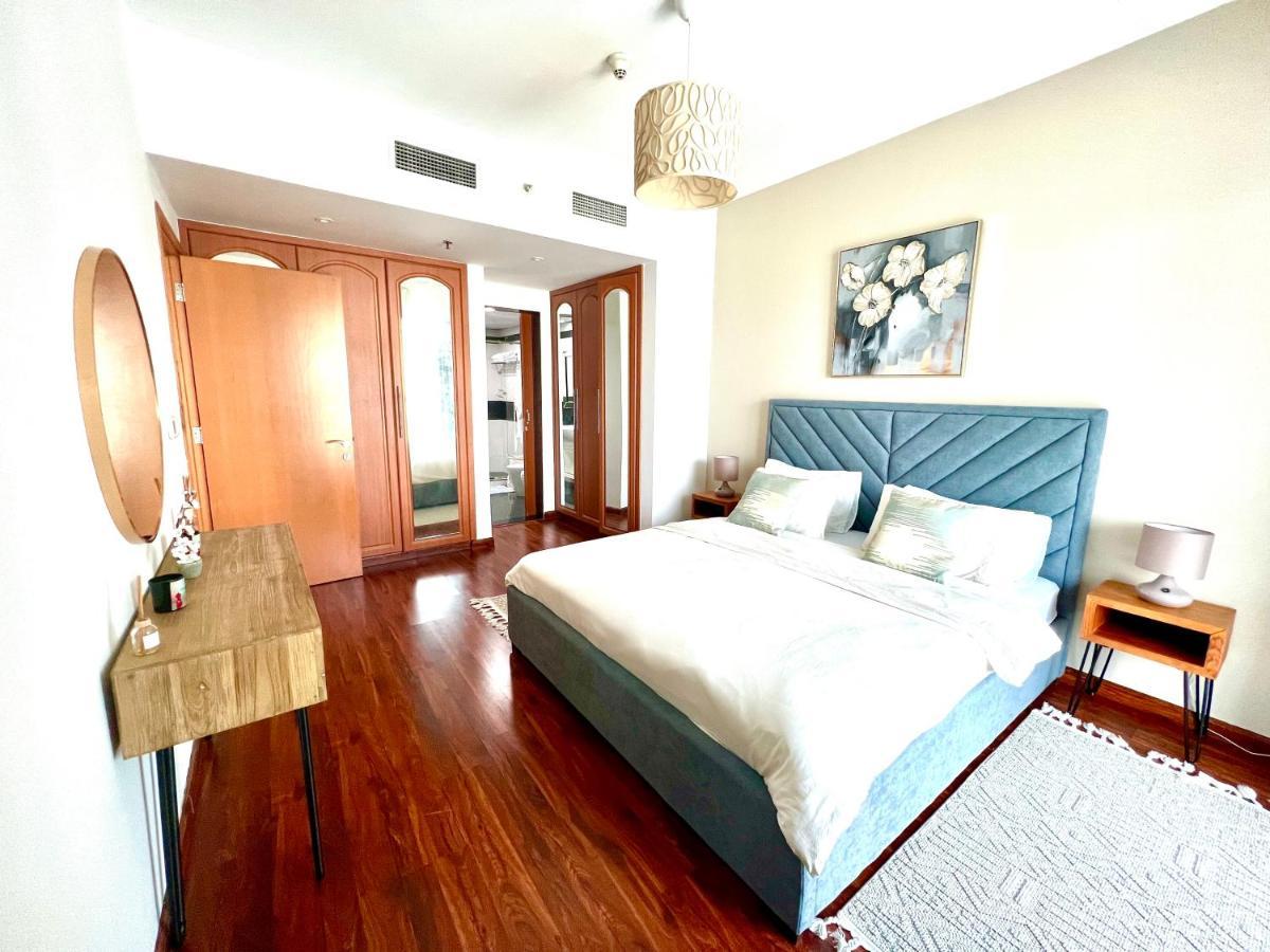 The Waves 241 Marina Apartemen